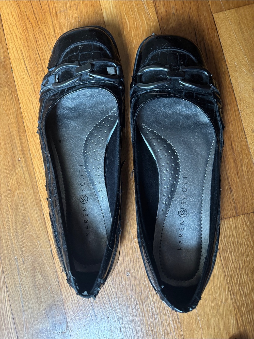 Karen Scott Black Patent Ballet Flats with Chain Detail size 6.5